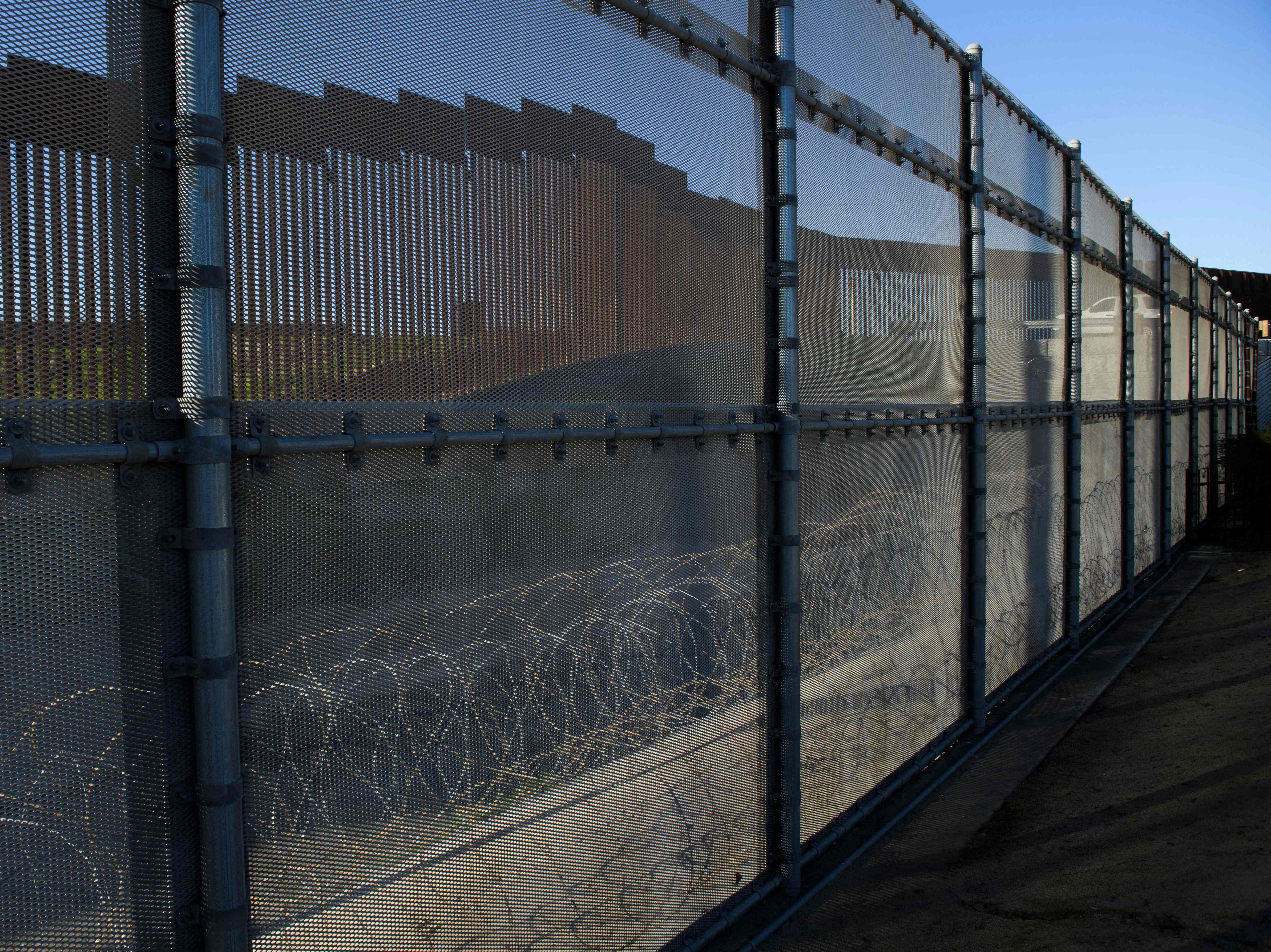 Cientos de refugiados quedan varados mientras la política de Trump persiste en la administración de Biden