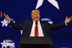 Trump ataca a Biden por la frontera con México, alegando que sus políticas deberían haber continuado “en piloto automático”