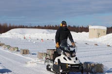 Alaska se convierte en el primer estado de EE.UU. en ofrecer la vacuna COVID a cualquier persona mayor de 16 años