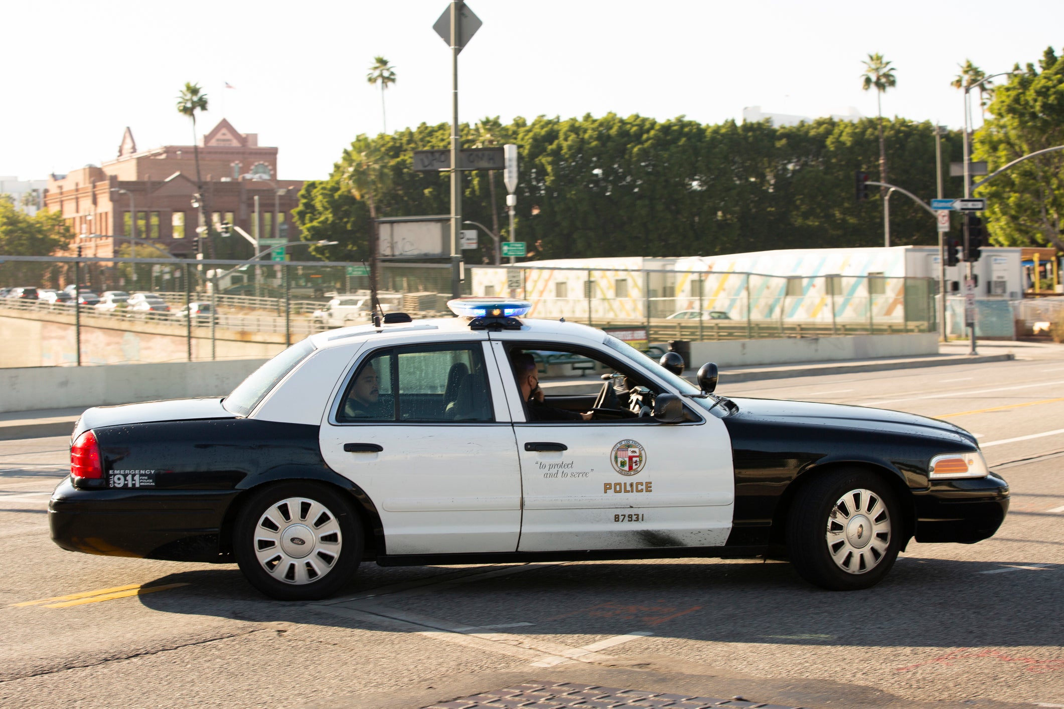 Presunto asesino provoca persecución policiaca tras ser liberado por error de la cárcel