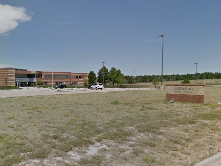 Oficiales, acusados de esposar “agresivamente” a un niño autista “por pinchar a un compañero de clase con un lápiz”