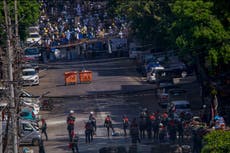 Manifestante en Myanmar describe la horrible golpiza que recibió a manos de la custodia militar