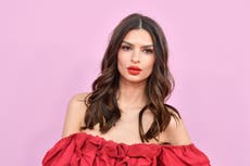 Emily Ratajkowski anuncia el nacimiento de su primer hijo a quien criará para elegir su propio género