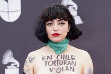 Mon Laferte pide a AMLO romper el “pacto patriarcal”