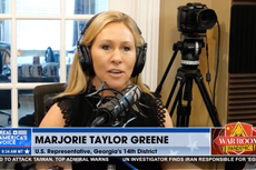 “El sistema tiene que ser derribado”: Marjorie Taylor Greene despotrica sobre el “agujero” de D.C. en una entrevista con Steve Bannon