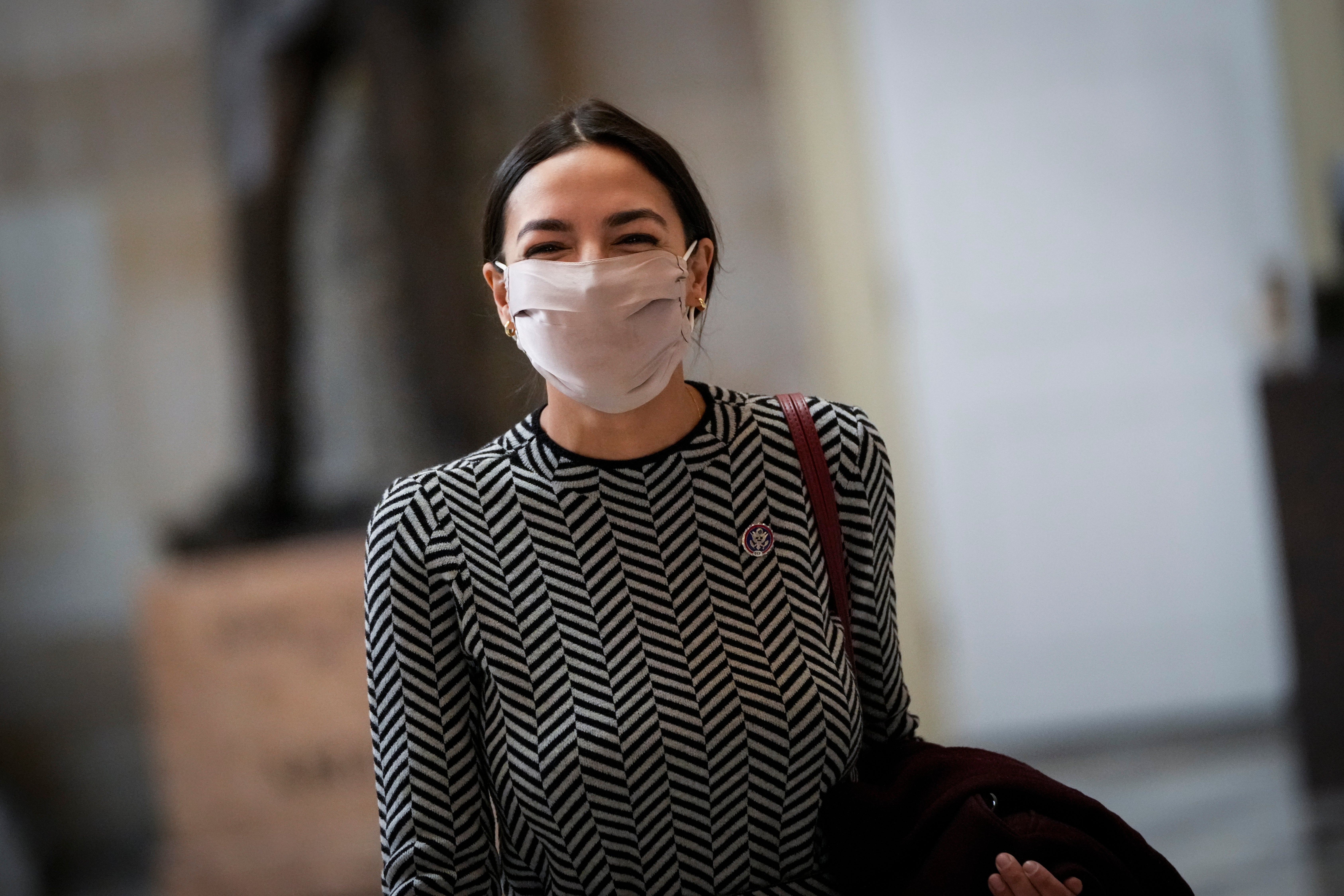 Republicanos “estuvieron leyendo El Gato con Sombrero” mientras los demócratas aprobaron apoyo COVID