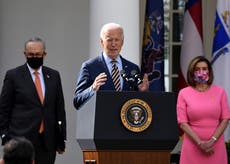Joe Biden criticó el legado fiscal conservador de sus predecesores y las políticas de “goteo” 