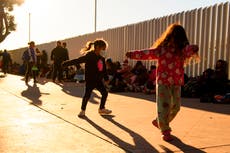 Biden envía a funcionarios de emergencia a la frontera para hacer frente al aumento de niños migrantes sin acompañantes