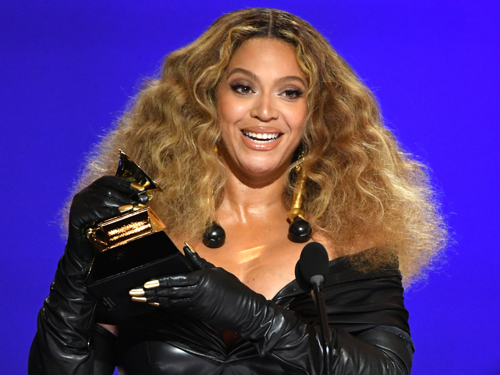 Beyoncé es ahora la mujer más condecorada en la historia de los Grammy, pero ¿quién ha ganado más?