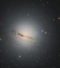El telescopio Hubble captura impresionante imagen de una galaxia que muere lentamente