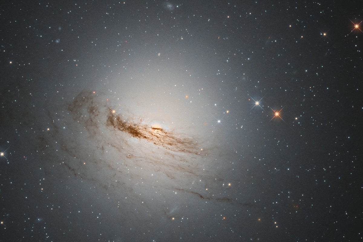 El telescopio Hubble captura impresionante imagen de una galaxia que ...