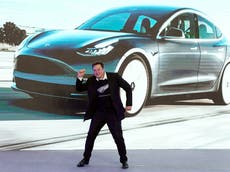 Elon Musk se nombra a sí mismo “Tecno Rey” de Tesla