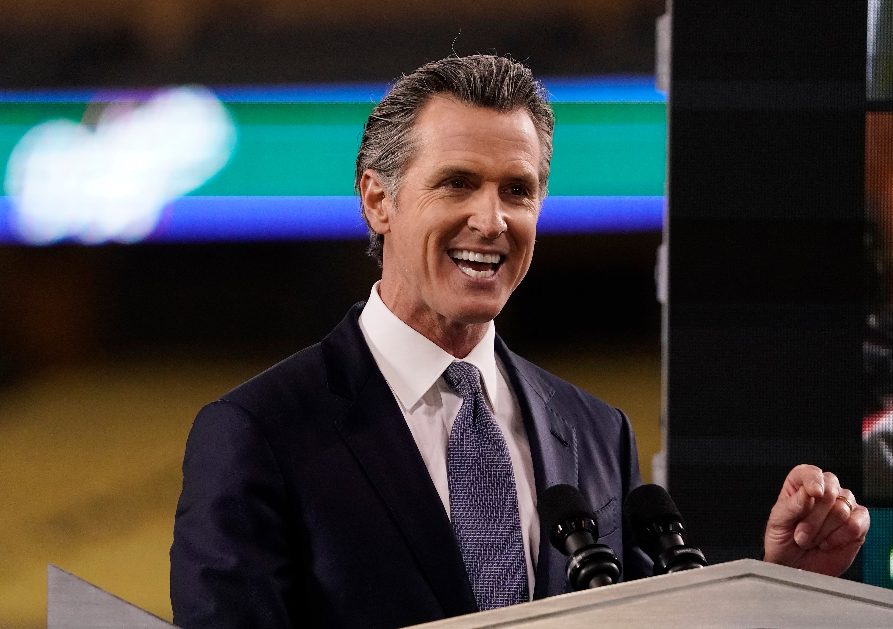 Gavin Newsom provoca indignación por llamarse a sí mismo “padre de Zoom” mientras sus hijos van a la escuela privada