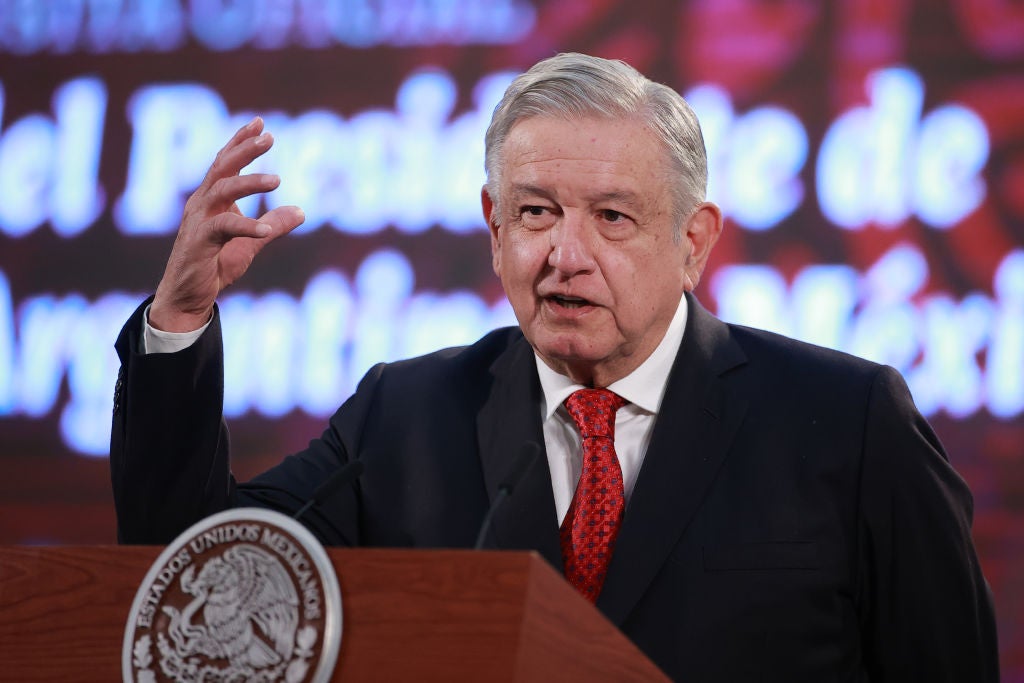AMLO dedica Mañanera a desmenuzar caso “Florence Cassez”