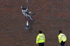 Inauguran en Bruselas exposición de arte de Banksy; abarca 15 años de la obra de su vida