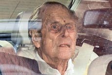 El príncipe Felipe sale del hospital después de un mes para reunirse con la reina en el castillo de Windsor