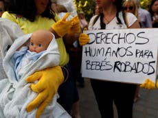“Más de 50.000 bebés” fueron robados a madres españolas bajo las leyes de la época de Franco