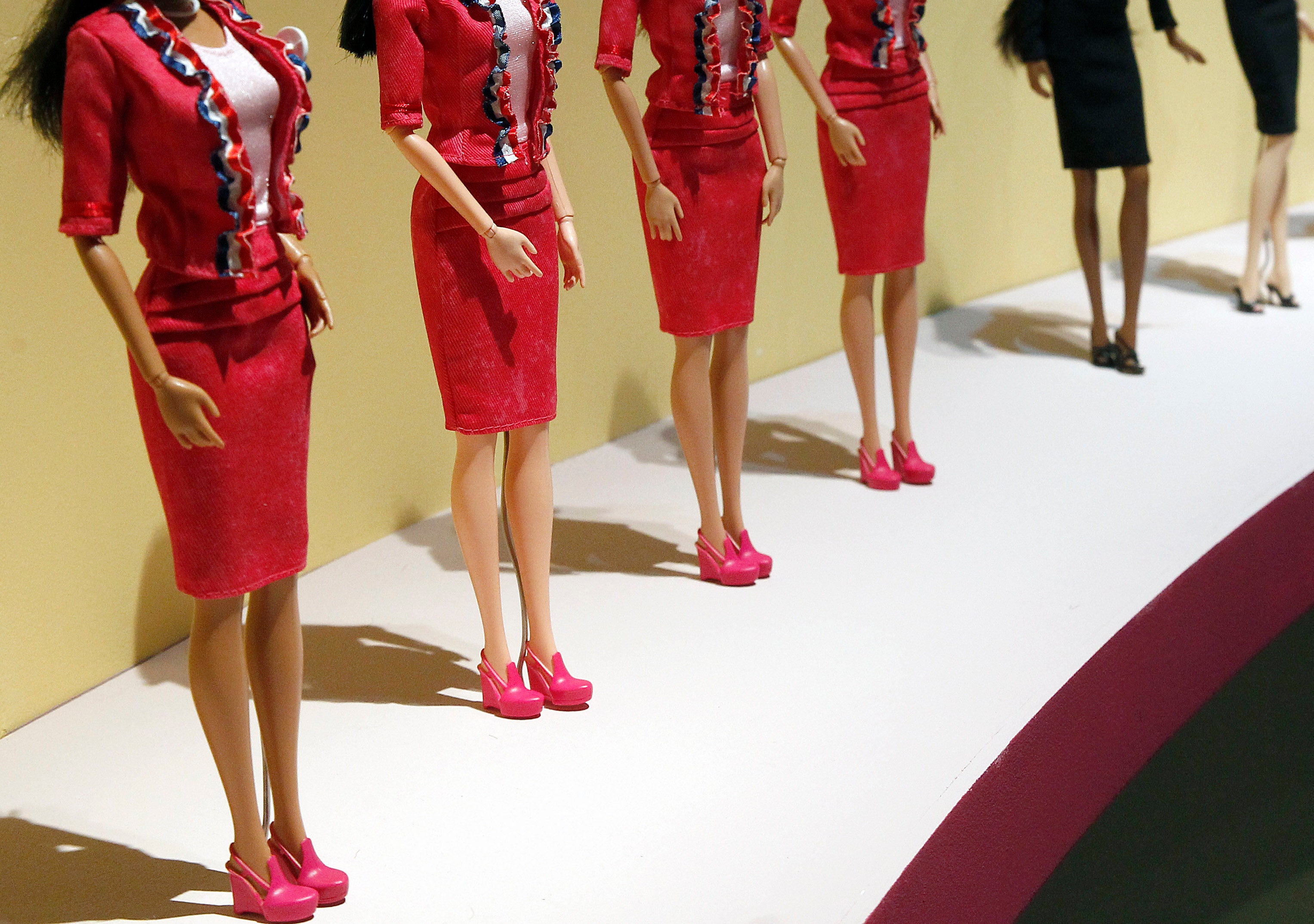 Jugar con muñecas ultradelgadas podría hacer que las niñas quieran cuerpos más delgados, dice un estudio