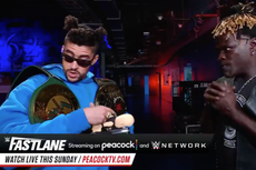 WWE: Bad Bunny recibe un brutal guitarrazo en la espalda