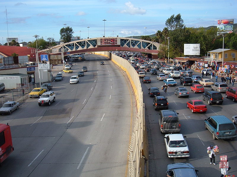 En esta foto de archivo se observa el tráfico vehicular en el cruce fronterizo Tijuana-San Ysidro