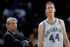 Exjugador de la NBA, Shawn Bradley, queda paralizado tras un accidente de bicicleta