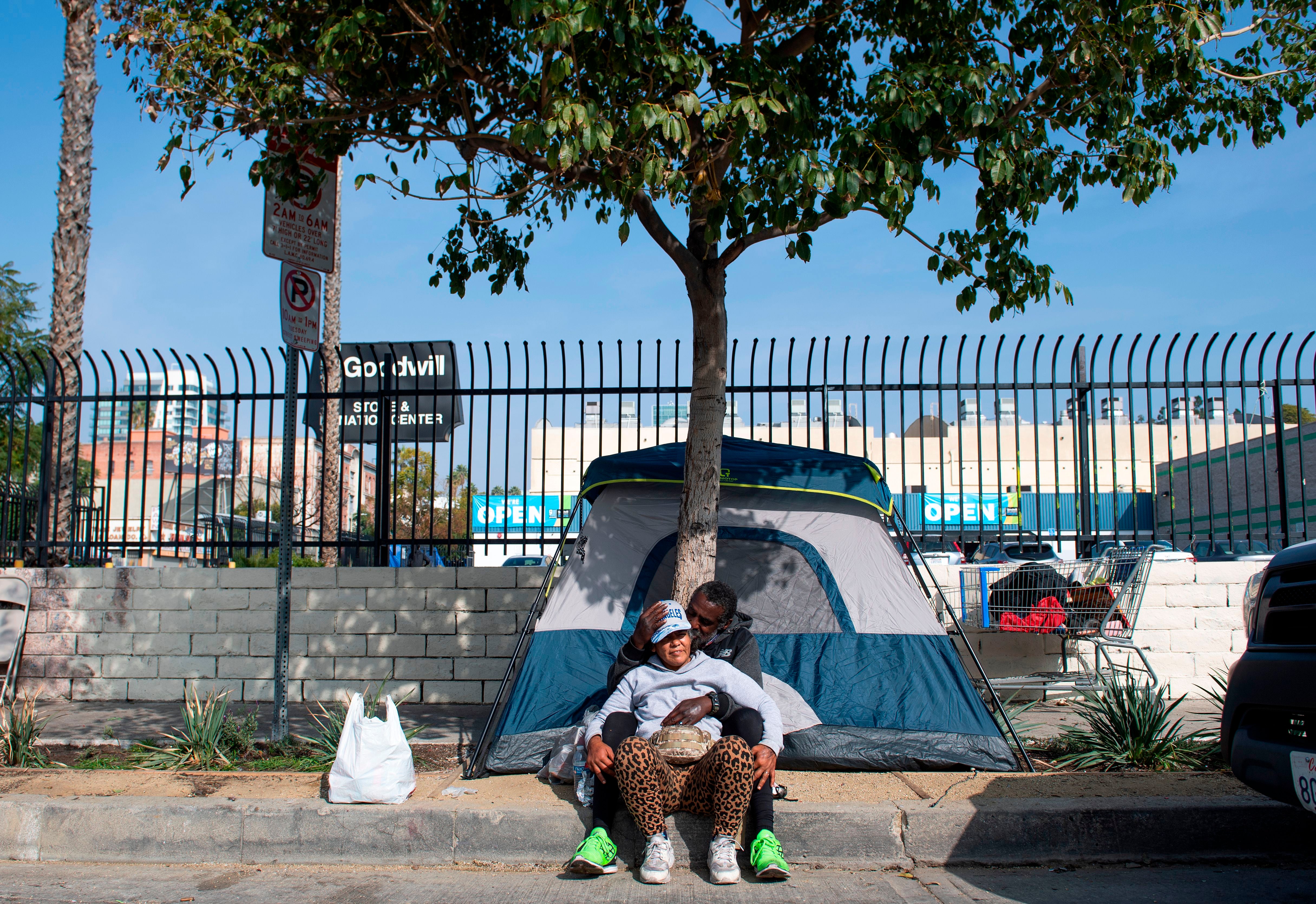La falta de vivienda en Estados Unidos era “devastadora” antes de la pandemia; el COVID probablemente empeoró la crisis