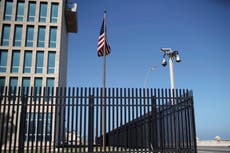 Más cubanos cruzan a Estados Unidos en medio de una crisis económica que empeora, dice la Guardia Costera