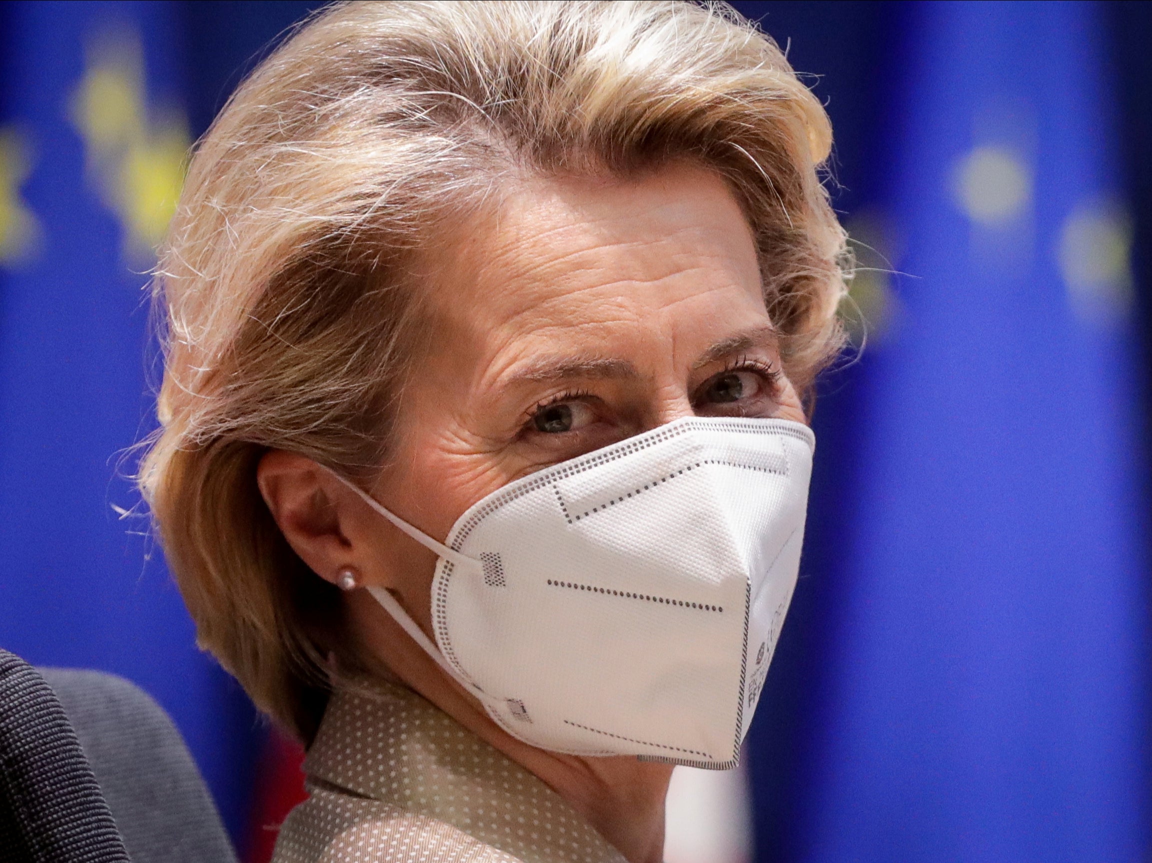 Vacunas contra COVID-19: La UE “está lista para bloquear las exportaciones de AstraZeneca al Reino Unido”