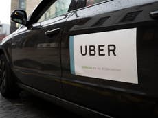 Conductor de Uber es acusado de secuestro después de “atrapar” a una mujer en el coche