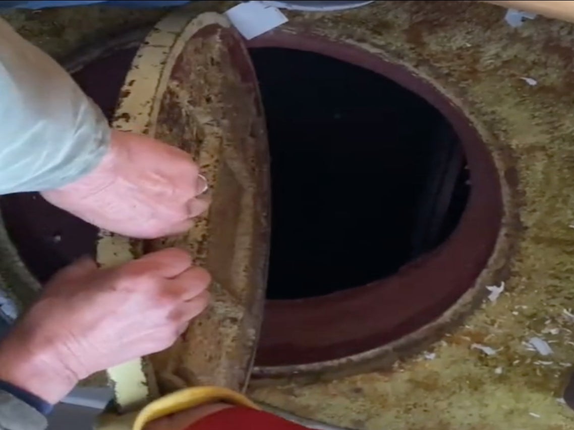 Mujer de California encuentra refugio antiaéreo escondido debajo de su habitación