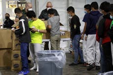 Administración de Biden publica un video del refugio para niños migrantes hacinado en medio de una creciente controversia por las “condiciones terribles”