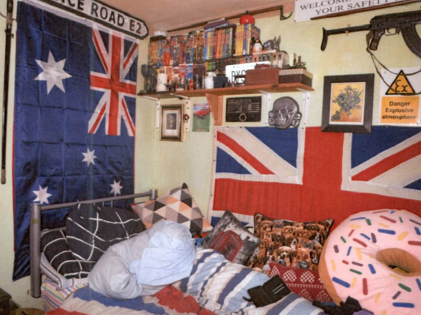 Neonazi que posó con sombrero “MAGA” es condenado por delitos de terrorismo