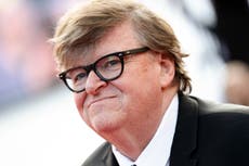 Michael Moore: Tirador de Boulder muestra que cualquiera puede “asimilarse a la cultura estadounidense”