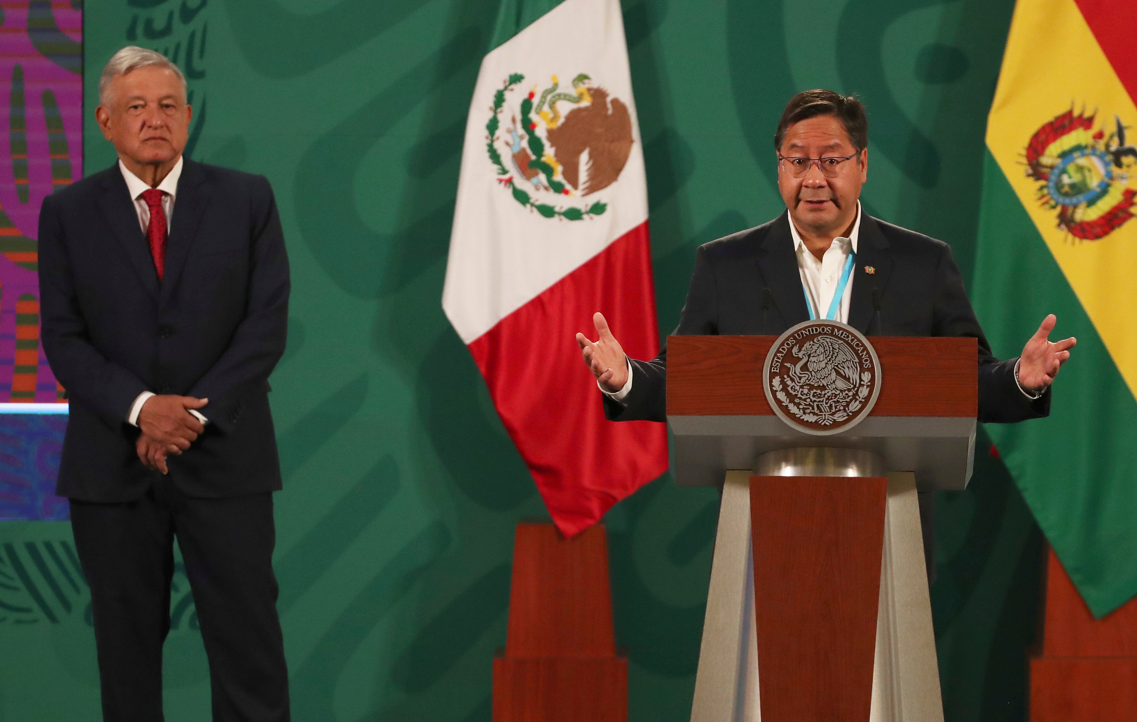 El presidente boliviano Luis Arce habla durante la conferencia de prensa diaria de su homólogo mexicano Andrés Manuel López Obrador.
