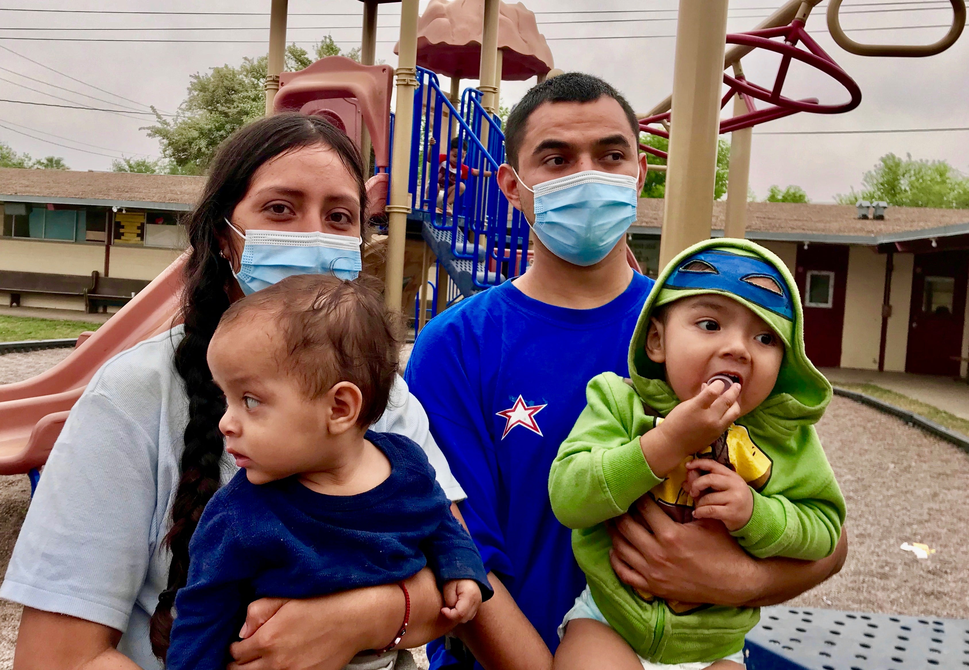 Alejandro Valle Borohosa viajó con su familia desde El Salvador