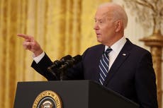 Biden critica las iniciativas de supresión de votantes republicanas diciendo que son “despreciables” y “antiamericanas”