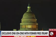 Trump defiende a los alborotadores del Capitolio que estaban “abrazando y besando a la policía” mientras entraban