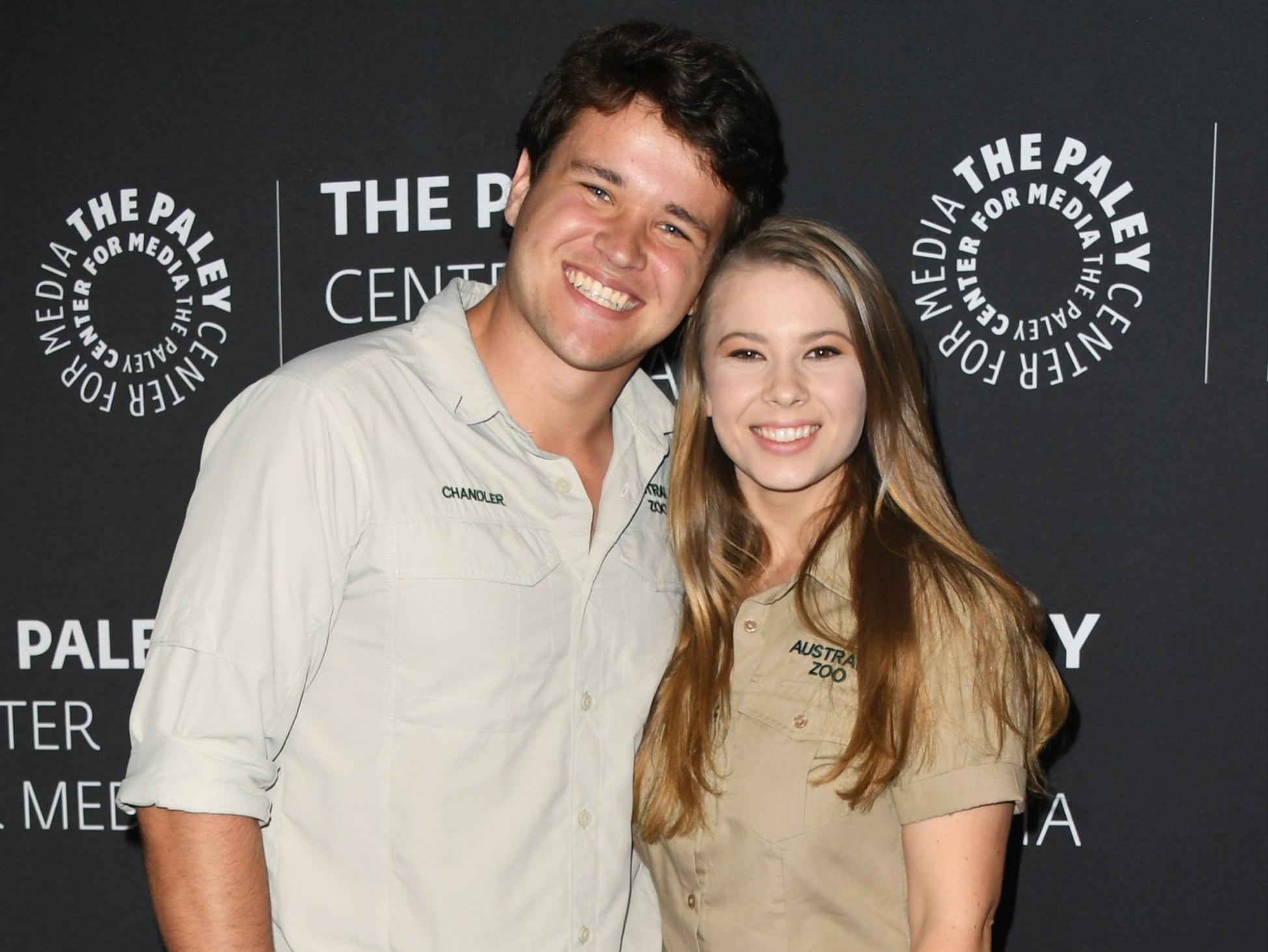 Bindi Irwin y Chandler Powell dan la bienvenida a su primer hijo juntos, una niña llamada Grace Warrior