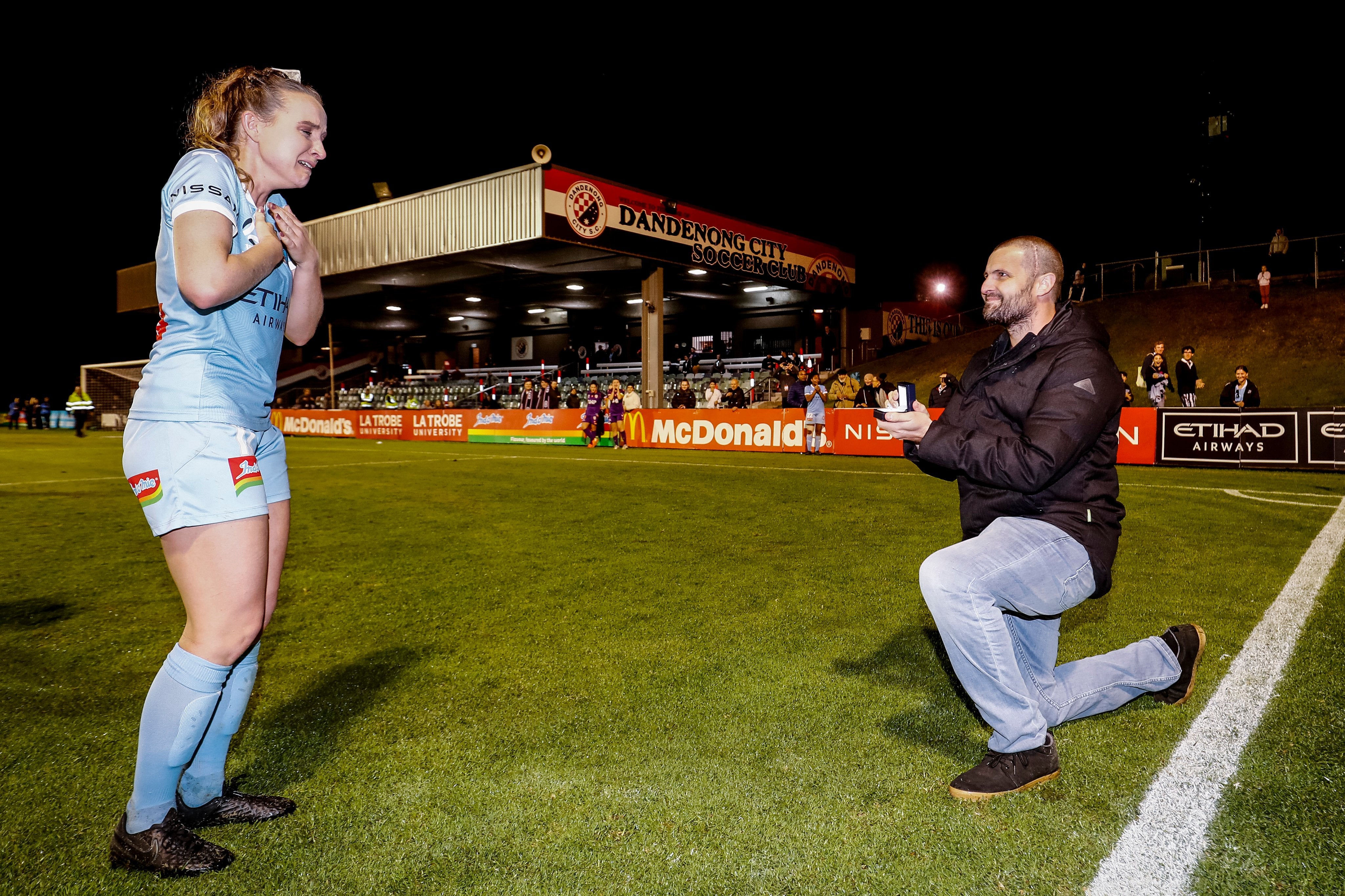 Rhali Dobson, la futbolista que cuelga los botines a los 28 años para cuidar a su novio con cáncer cerebral
