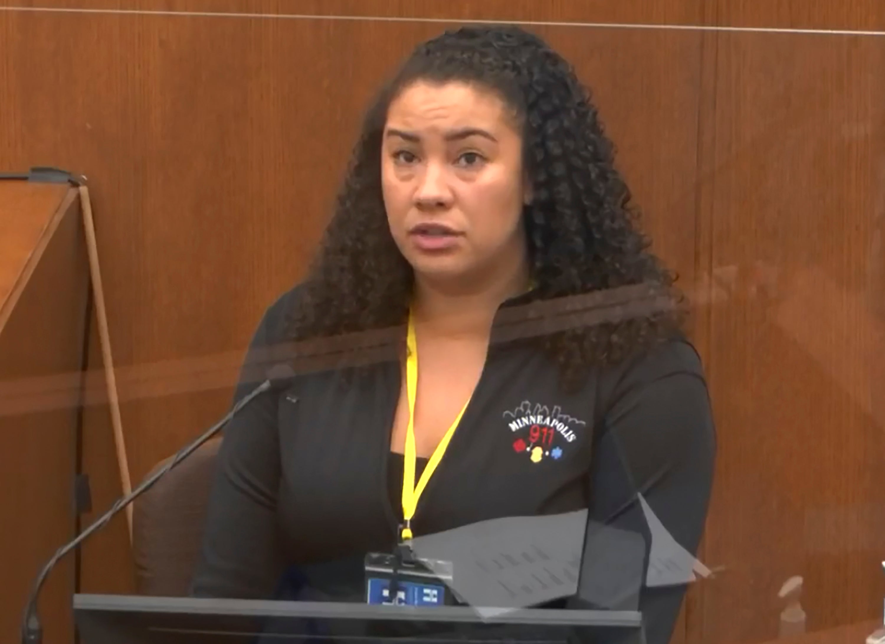 La policía inmovilizó a George Floyd durante tanto tiempo que “parecía que la transmisión de la cámara se había congelado”