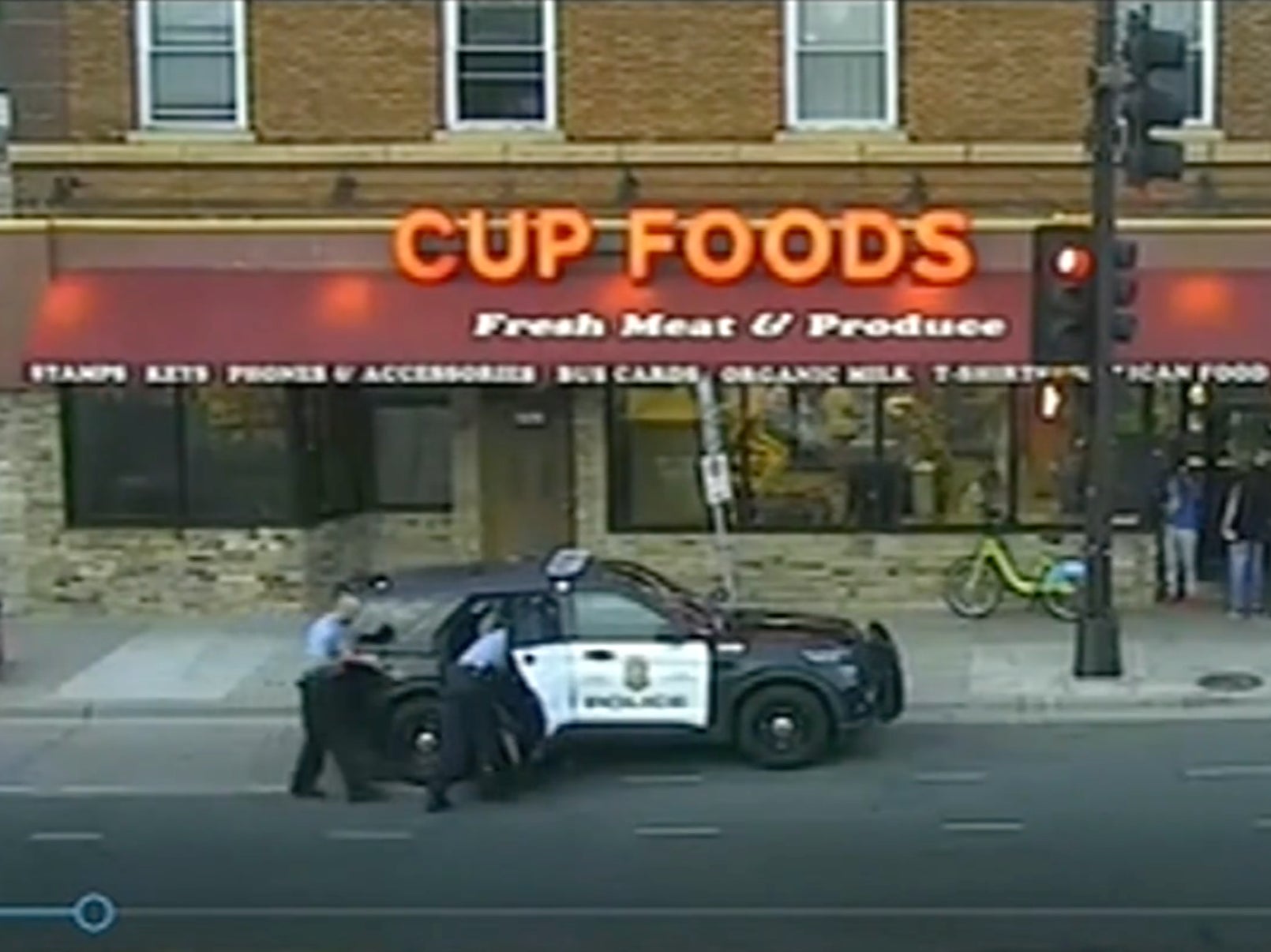 Oficial afirma que George Floyd tenía una fuerza “sobrehumana” antes de que lo asesinara la policía