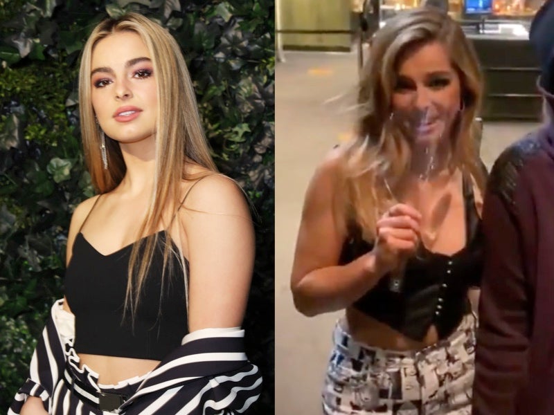 Addison Rae genera controversia por usar un protector facial de mano en lugar de un cubrebocas