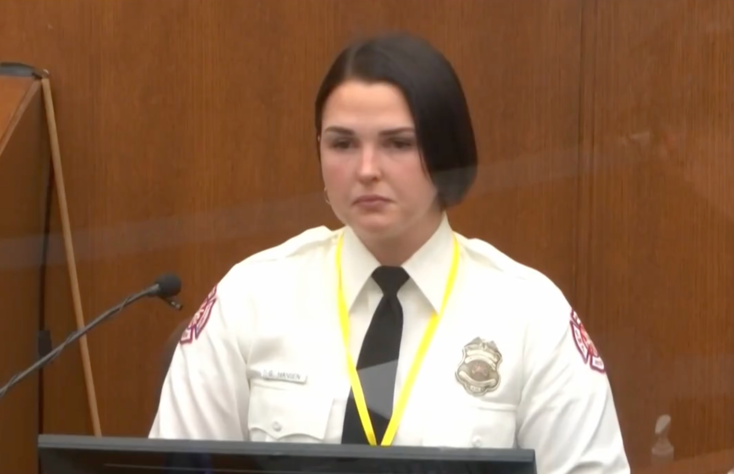 Juicio de Derek Chauvin: bombera fuera de servicio llamó al 911 cuando la policía se negó a dejar que tratara a George Floyd