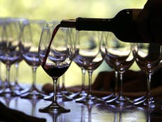 Beber seis vasos de vino a la semana podría ser bueno para la vista, según un estudio