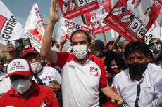 Perú: El candidato presidencial que insiste en tratar el COVID-19 con aguardiente y sal