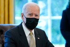 Estadounidenses respaldan el manejo temprano de la pandemia por parte de Biden, pero no las armas y la inmigración, muestra una nueva encuesta