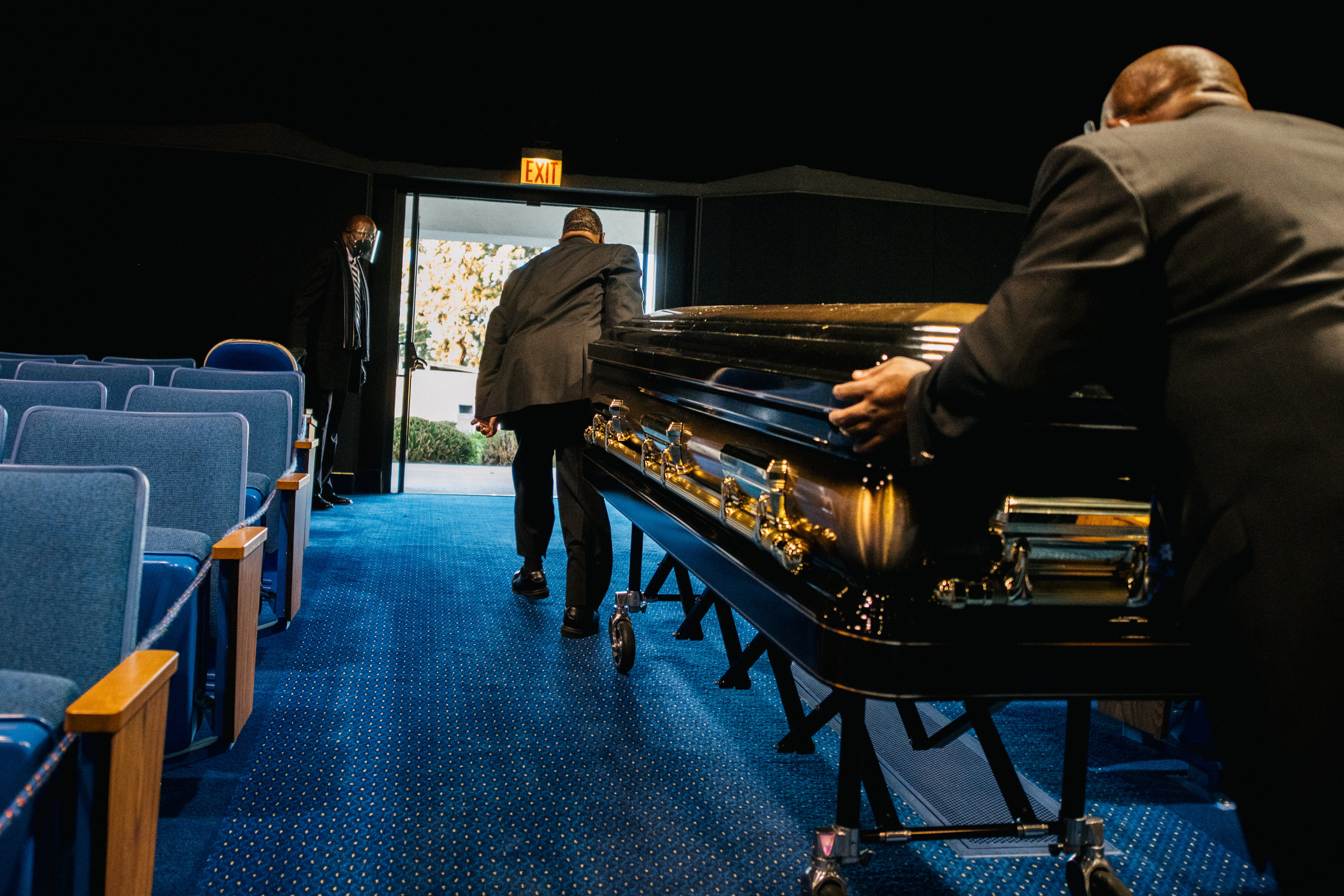 El COVID fue la tercera causa principal de muerte en Estados Unidos en 2020, informan los CDC