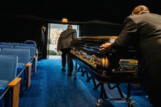 El COVID fue la tercera causa principal de muerte en Estados Unidos en 2020, informan los CDC