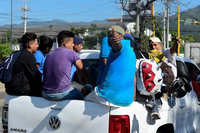 <p>Debido a los puntos de control de la policía, decenas de menores de edad fueron detenidos por los oficiales y posteriormente regresados a San Pedro Sula</p>