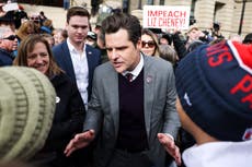 Matt Gaetz supuestamente compartió una foto de una mujer desnuda con la que dijo haberse acostado, dice un informe